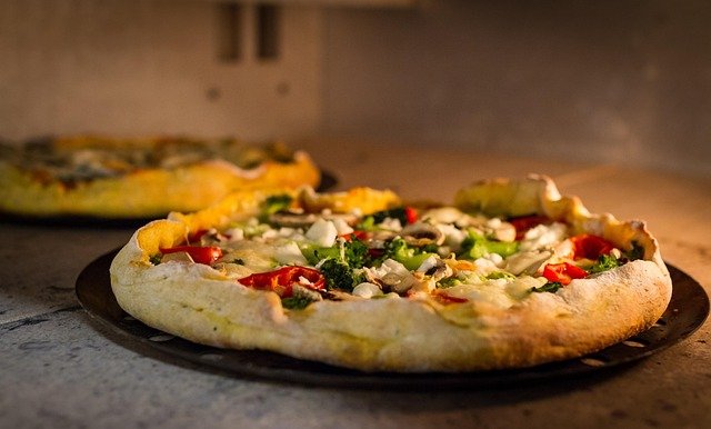 How to Make Pizza at Home in Oven – A Step-by-Step Guide for Beginners