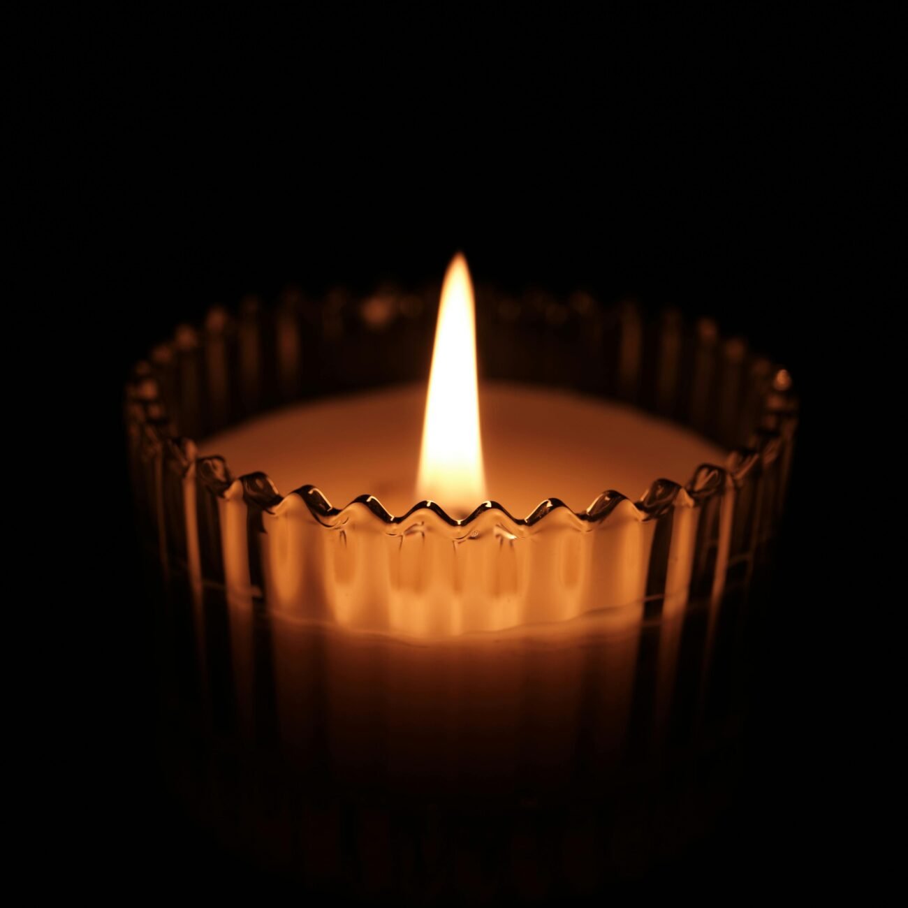 fresh pine scented holiday decor candle idea